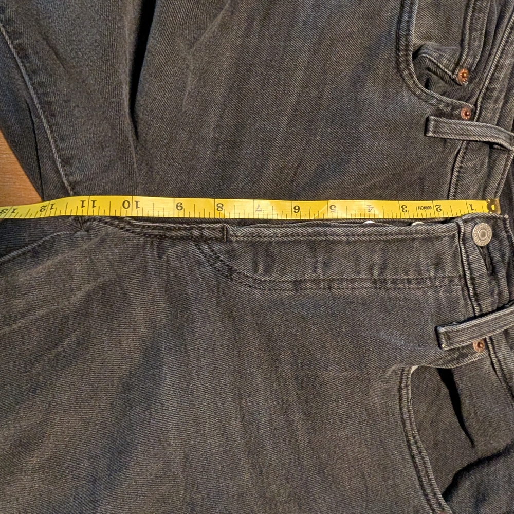 Levi's  Ribcage Straight-Leg Jeans - Picture 6 of 9